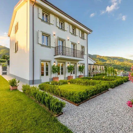 Luxury 7 Bedrooms With Pool Villa *