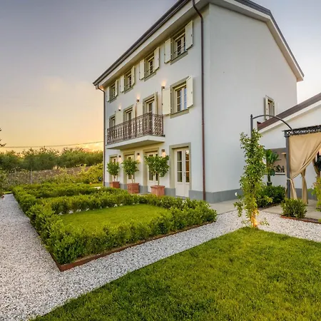 Villa Luxury 7 Bedrooms With Pool *