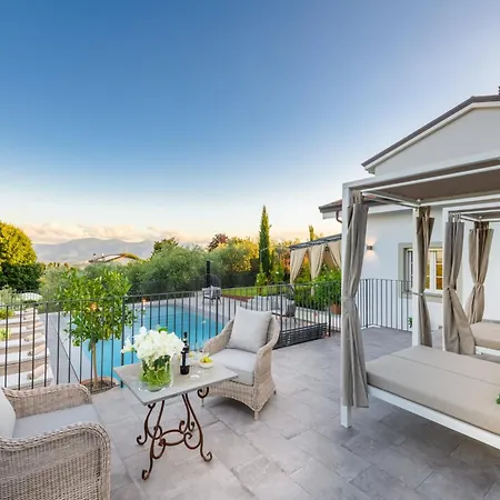 Luxury 7 Bedrooms With Pool